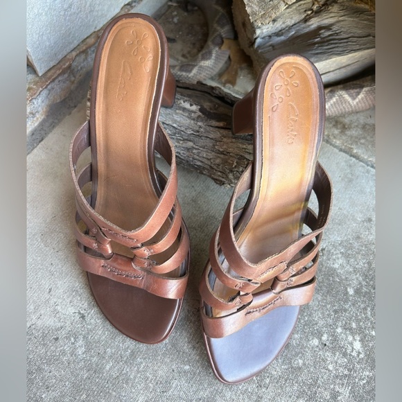 Clarks Brown soft leather Slip-On casual Sandals Sz-7 (UK 5). H - Picture 2 of 11